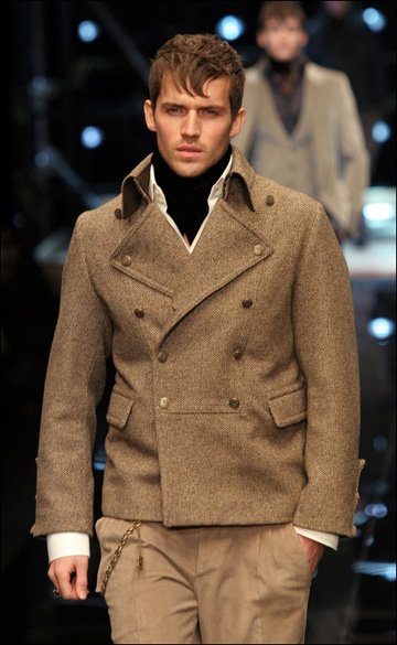 Milano Moda Donna 2007 : World’s most important window for man’s prêt-à-porter. The collections for Fall/winter 2007-2008 on pictures…