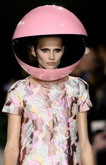 Giles Deacon_S-S 2009 Collection_Yannis Vlamos