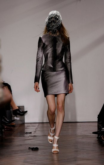 Giles Deacon_A-W 2007-08 Collection_Yannis Vlamos