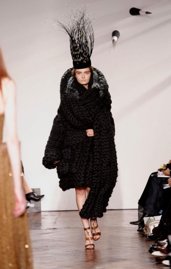 Giles Deacon_A-W 2007-08 Collection_Yannis Vlamos