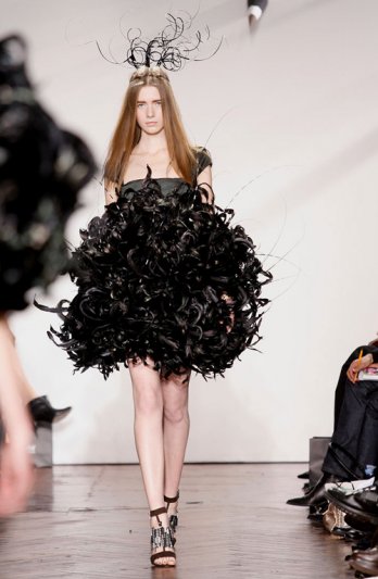 Giles Deacon_A-W 2007-08 Collection_Yannis Vlamos