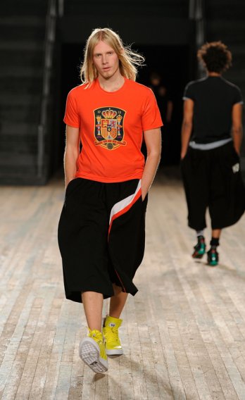 Yohji Yamamoto_Y-3/Y-3 Spring-Summer 2010 Men's & Women's Collection_Getty Images