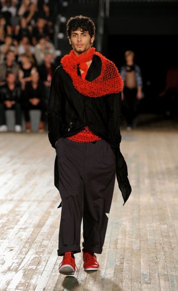 Yohji Yamamoto_Y-3/Y-3 Spring-Summer 2010 Men's & Women's Collection_Getty Images