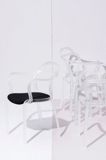 Design Academy Eindhoven09/ François Dumas_Sealed chair_Rene van der Hulst