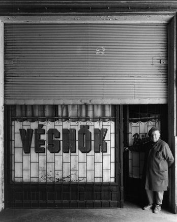 La boutique du graveur, Gozsdu udvar, 7e Arr, Budapest, sept.-oct. 1995_Gabor Szilasi, 2009.