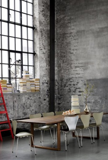 CECILIE MANZ/Essay in walnut combined with a mix of 7'er chairs in olive grey and polished aluminium