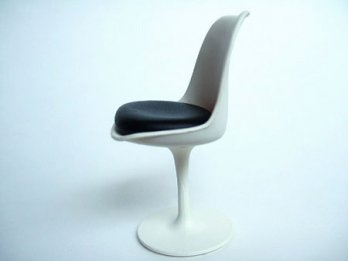 Eero Saarinen_Tulipe Chairs_Helsinki_Finlande