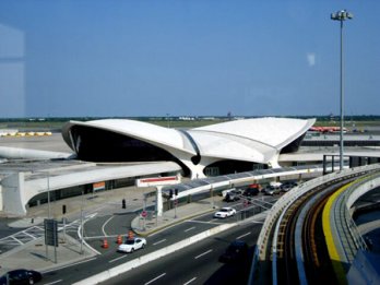 Eero Saarinen_TWA_New York International (now JFK International), Circa 1962_Balthazar Korab_New York_USA