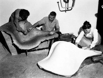 Frances Bishop, Robert Jacobsen & Ray Eames with a plaster mold for La Chaise, 1948_USA