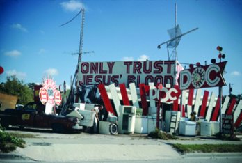 P: Joel Meyerowitz, From the Car, the South, 1967 - Courtesy Edwynn Houk Gallery, NY