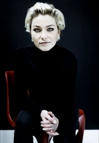 Eva Harlou