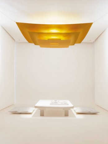 Luxury Pure_Ingo Maurer and Team, 2004_Gold lacquered paper, aluminum_Tom Vack