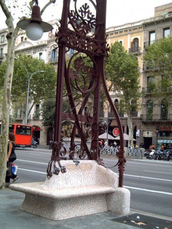 Sculpture sur Passeig de Grcia