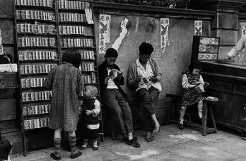 Tata Sam Bejan_Bibliothque en plein air, Shanga, 1949