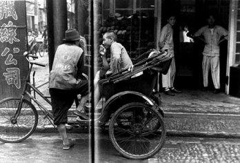 Tata Sam Bejan_Conducteurs de Pedicab au coin des rues