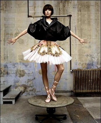 Rei Kawakubo_Comme des Garçons Plus