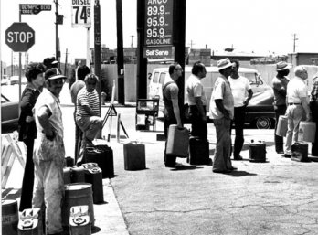Line-up at a Los Angeles gas station in anticipation of rationing, 11 May 1979_KPA/dpa