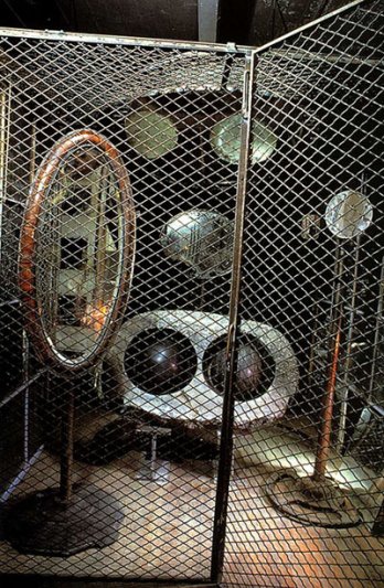 Louise Bourgeois_Cell - Eyes & Mirrors -, 1989-1993_Peter Bellamy