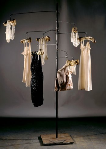 Louise Bourgeois_Sans titre_1994_Allan Finkelmann_Adagp