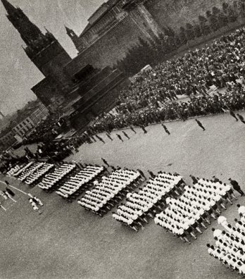 Alexander Rodchenko_Club de soccer Dynamo, place Rouge, 1935_Succession Aleksandr Rodtchenko / SODRAC (2008)
