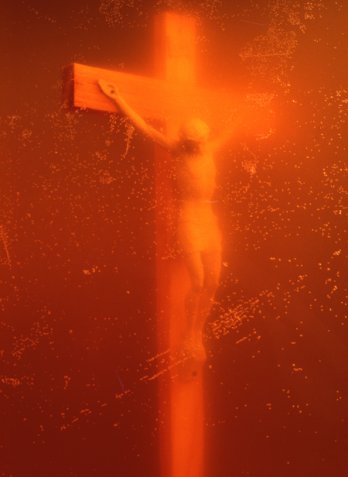 Andres Serrano, Piss Christ, 1987_ A. Serrano. Paula Cooper Gallery, New York