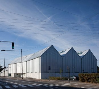Dorte Mandrup + Cebra_Youth Recreation & Culture Center /Adam Mrk