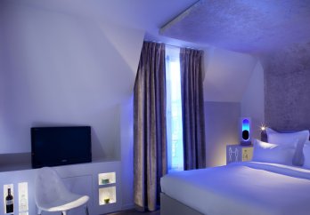 DETOX HOTEL/Chambre mauve.