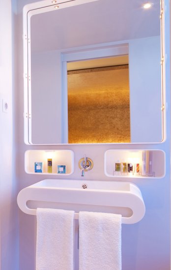DETOX HOTEL/Shower