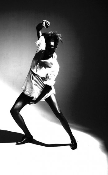 Nico Stinghe_Just another sidewalk/Ramata