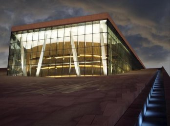 Oslo Opera House_Snøhetta AS/Roof_by_night_photo_Erik_Berg