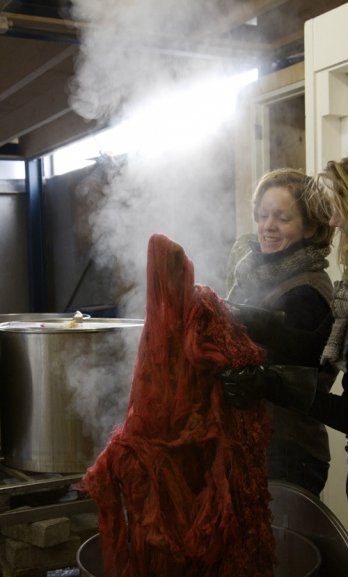 Fashioning Felt/Claudy Jongstra dyeing wool, Spannum, the Netherlands, 2007_Peter Cuypers