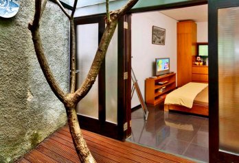 Compartment House by Ario Danar/Master bedroom