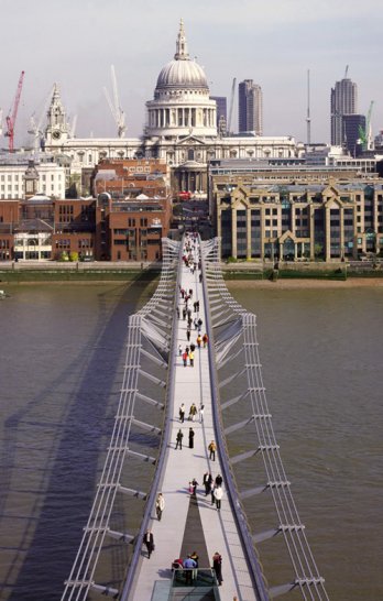 Millenium Bridge, London, England_Nigel Young_Foster+Partners