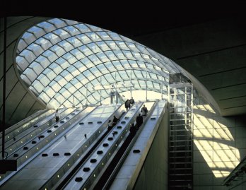Canary Wharf Underground Station, London, England, 1991-99_Nigel Young-Foster+Partners