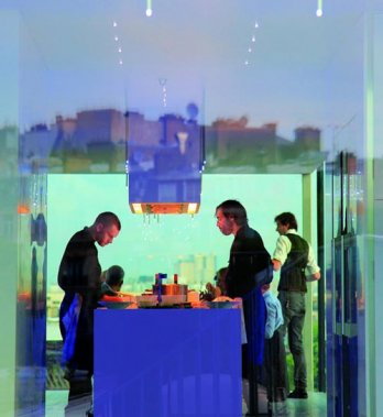 Nomiya_Art HomePalais de Tokyo_Vaudoo/Art Home_Gilles Stassart, créateur du Transversal (le restaurant MAC-VAL