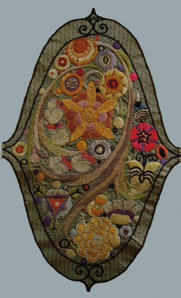 LIAISONS : 100 objets textiles placs dans leur propre contexte (culturo) historique